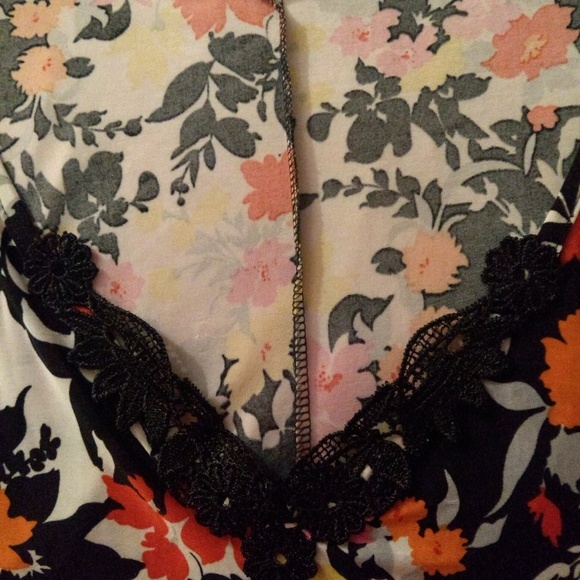 Butterfly Blouse - Picture 5 of 5